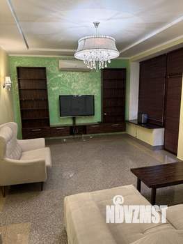 Таунхаус 280м², 3-этажный, на длительный срок, 