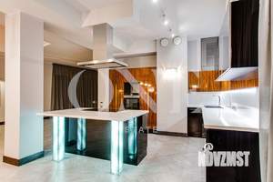 Дом 850м&sup2;, 3-этажный, на длительный срок, 