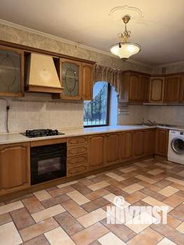 Дом 260м&sup2;, 2-этажный, на длительный срок, 