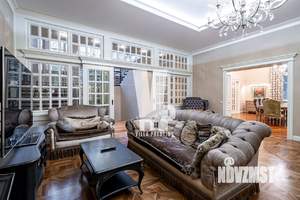 Коттедж 800м&sup2;, 3-этажный, на длительный срок, 