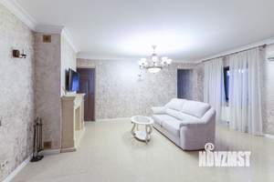 Коттедж 400м&sup2;, 2-этажный, на длительный срок, 