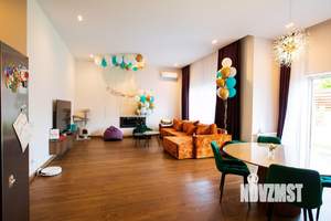 Дом 250м², 2-этажный, на длительный срок, 
