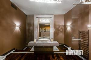 Коттедж 946м&sup2;, 2-этажный, на длительный срок, 