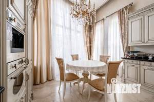 Дом 1000м&sup2;, 3-этажный, на длительный срок, 