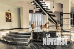 Дом 800м&sup2;, 3-этажный, на длительный срок, 