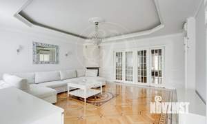 Коттедж 382м&sup2;, 3-этажный, на длительный срок, 