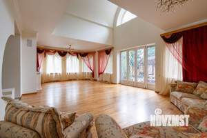 Коттедж 370м², 3-этажный, на длительный срок, 