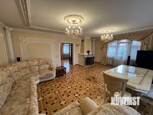 Дом 210м², 3-этажный, на длительный срок, 