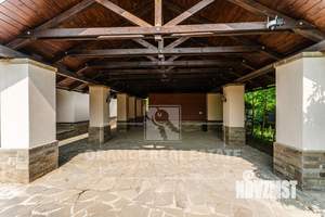 Таунхаус 350м², 3-этажный, на длительный срок, 