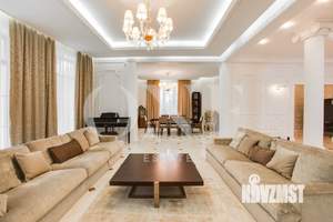 Дом 660м², 3-этажный, на длительный срок, 