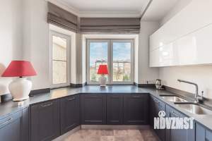 Таунхаус 270м², 4-этажный, на длительный срок, 