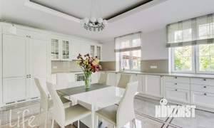 Коттедж 400м², 2-этажный, на длительный срок, 