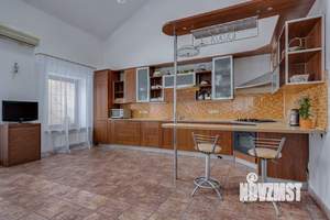 Дом 500м&sup2;, 3-этажный, посуточно, 