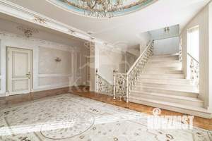 Дом 1000м&sup2;, 3-этажный, на длительный срок, 