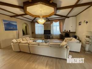 Коттедж 600м&sup2;, 3-этажный, на длительный срок, 