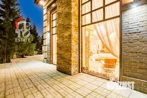 Дом 1000м&sup2;, 3-этажный, на длительный срок, 