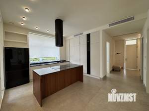 Коттедж 360м², 3-этажный, на длительный срок, 