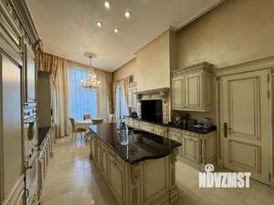 Коттедж 1000м&sup2;, 3-этажный, на длительный срок, 