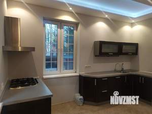 Коттедж 280м², 2-этажный, на длительный срок, 