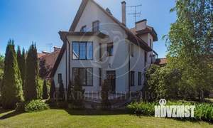 Коттедж 382м&sup2;, 3-этажный, на длительный срок, 