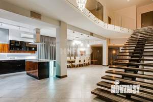 Коттедж 946м&sup2;, 2-этажный, на длительный срок, 