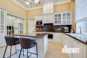 Дом 800м², 2-этажный, на длительный срок, 