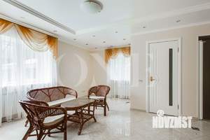 Дом 500м&sup2;, 3-этажный, на длительный срок, 