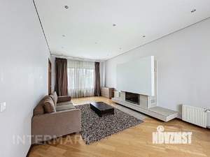 Таунхаус 490м², 4-этажный, на длительный срок, 