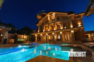 Дом 2000м&sup2;, 4-этажный, посуточно, 