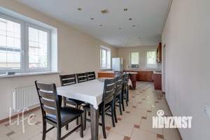 Коттедж 385м&sup2;, 2-этажный, на длительный срок, 