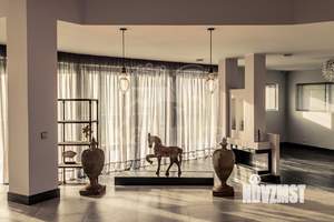 Дом 880м&sup2;, 3-этажный, на длительный срок, 