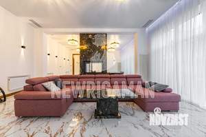 Коттедж 1100м&sup2;, 2-этажный, на длительный срок, 