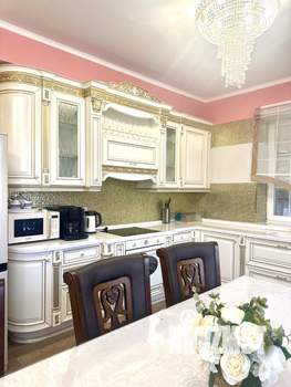 Дом 350м&sup2;, 2-этажный, на длительный срок, 