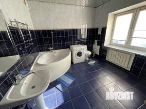 Коттедж 600м&sup2;, 3-этажный, на длительный срок, 