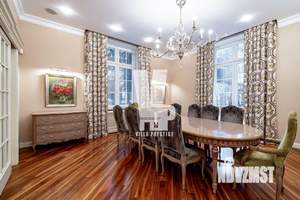 Коттедж 800м&sup2;, 3-этажный, на длительный срок, 