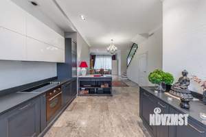 Таунхаус 270м², 4-этажный, на длительный срок, 