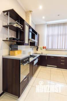 Дом 250м², 2-этажный, на длительный срок, 