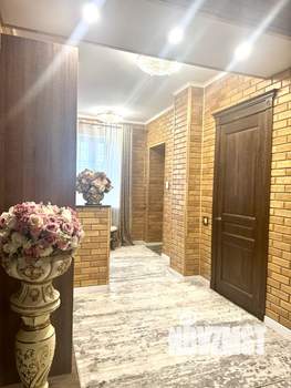 Дом 350м&sup2;, 2-этажный, на длительный срок, 