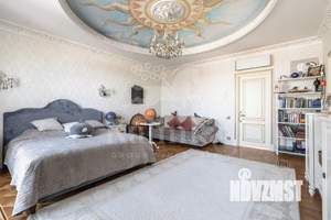 Дом 1000м&sup2;, 3-этажный, на длительный срок, 