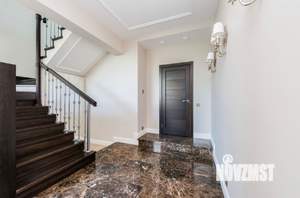 Коттедж 360м&sup2;, 2-этажный, на длительный срок, 