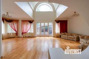 Коттедж 370м², 3-этажный, на длительный срок, 