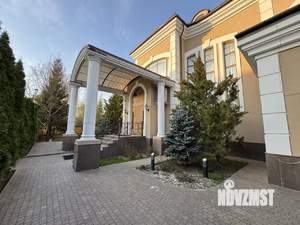 Коттедж 1000м&sup2;, 3-этажный, на длительный срок, 