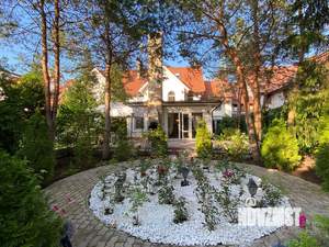 Таунхаус 360м², 3-этажный, на длительный срок, 