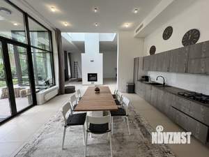 Дом 420м&sup2;, 2-этажный, на длительный срок, 