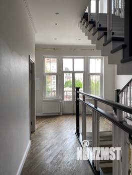 Коттедж 379м&sup2;, 3-этажный, на длительный срок, 