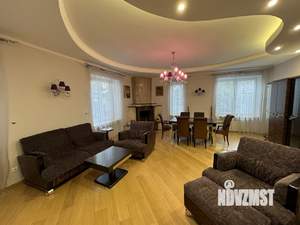 Коттедж 350м&sup2;, 3-этажный, на длительный срок, 