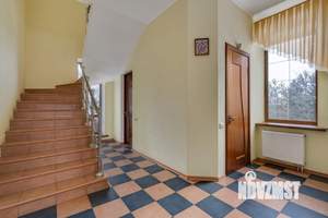 Дом 500м&sup2;, 3-этажный, посуточно, 