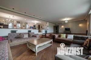 Дом 897м&sup2;, 3-этажный, посуточно, 