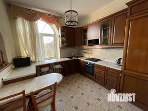 Коттедж 600м&sup2;, 3-этажный, на длительный срок, 