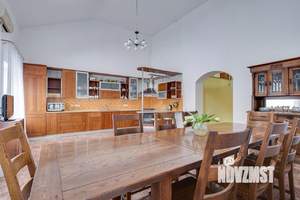 Дом 500м&sup2;, 3-этажный, посуточно, 